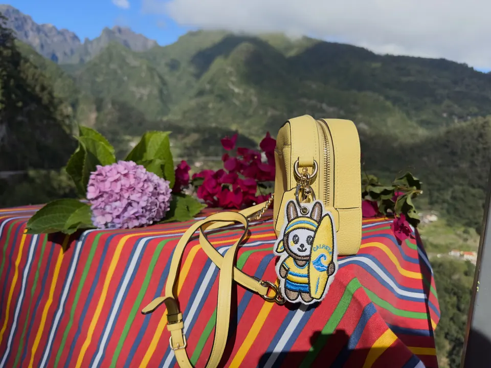 Madeirinho Calheta — bestickte Madeirinho-Souvenirfigur