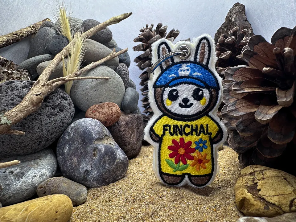 Madeirinho Funchal — bestickte Madeirinho-Souvenirfigur