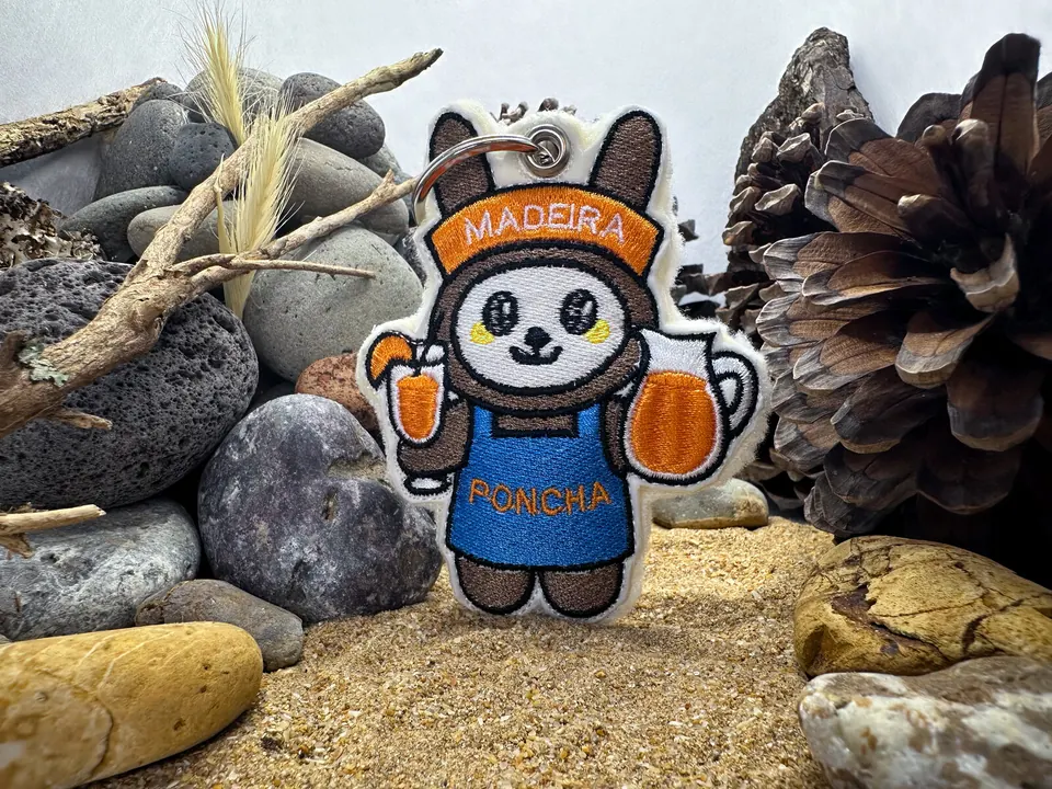 Madeirinho Poncha — bestickte Madeirinho-Souvenirfigur
